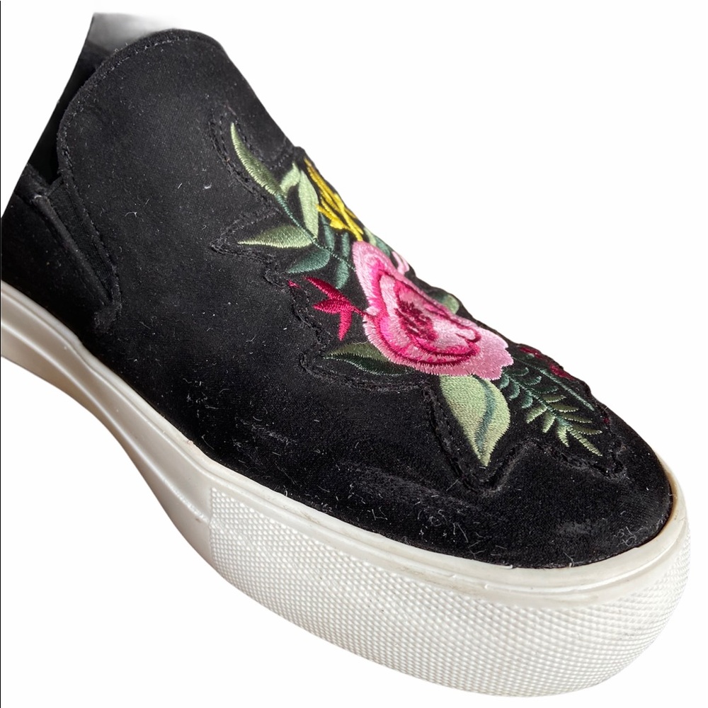 Steve Madden Garcie Slip Ons - Picture 9 of 10